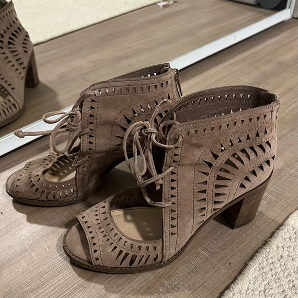 VINCE CAMUTO Women's TARITA Cutout Lace-Up Bootie - Picture 2 of 7